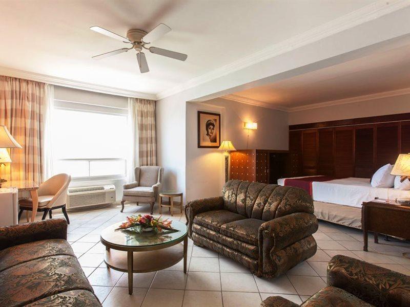 Ramada By Wyndham Princess Cidade de Belize Exterior foto